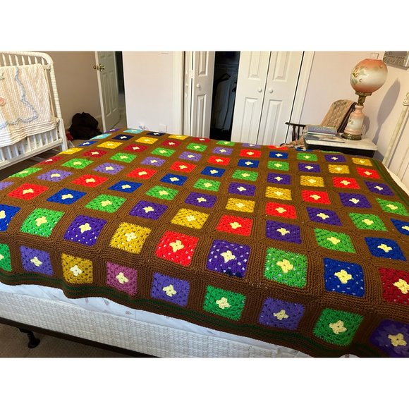 Large crocheted granny square blanket multicolored Size 106" x 90" - Picture 3 of 5